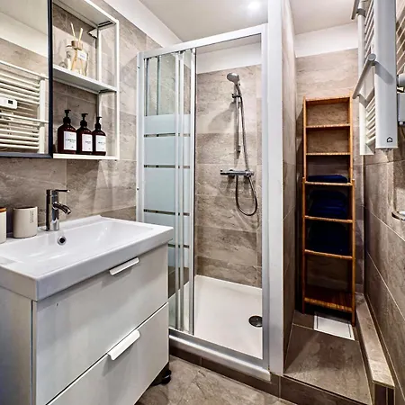 Appartement Rénové à Deux Pas De La Et Commerces *