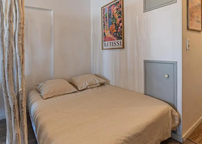 Renove A Deux Pas De La Et Commerces * カーニュ・シュル・メール